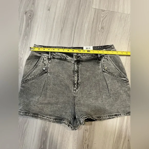 New INC denim Women's Gray‎ Denim Shorts - Picture 2 of 10